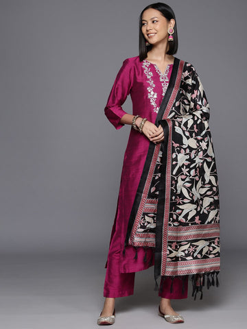 Varanga Women Straight Emroidered Kurta With Printed Bottom